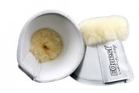 Hufglocken mit Lammfell